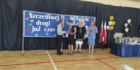 Powiększ grafikę: zakonczenie-klas-osmych-455599.jpg