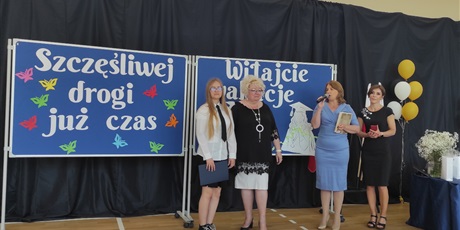 Powiększ grafikę: zakonczenie-klas-osmych-455601.jpg