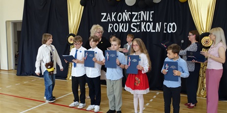 Powiększ grafikę: zakonczenie-roku-szkolnego-2024-2025-636448.jpg