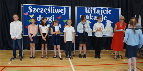 Powiększ grafikę: zakonczenie-roku-szkolnego-klas-i-vii-455683.jpg